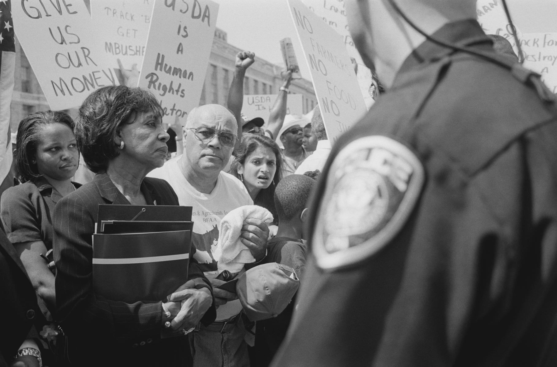 <p><center>Washington, D.C.:</center></p>
Congresswoman Maxine Waters and Gary Grant, President of the Black Farmers and Agriculturists Assn., lead a demonstration at the entrance of the USDA. Secretary Dan Glickman eventually agreed to their demand that he speak with them, meeting a small delegation who spoke on behalf of black farmers. : Images : AMERICAN BLACK FARMERS PROJECT - John Ficara